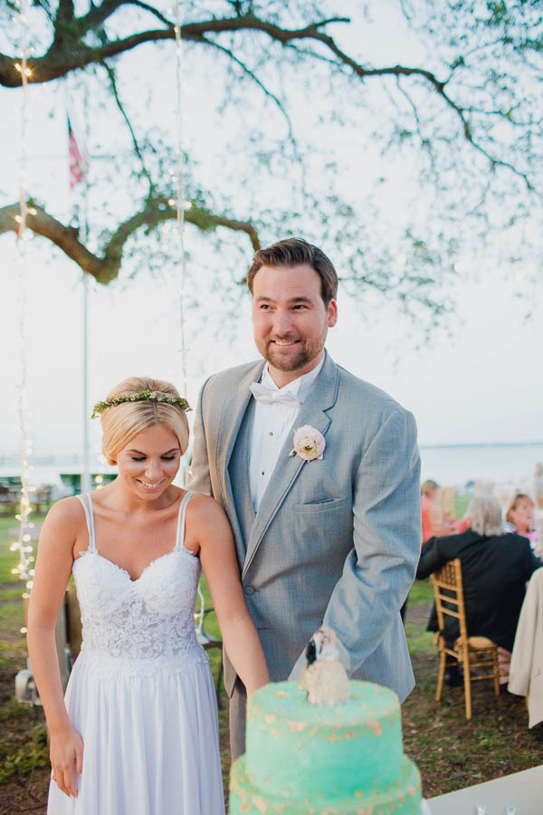 Bride and groom cut cake, James Island Yacht Club, Charleston, South Carolina. Kate Timbers Photography. http://katetimbers.com