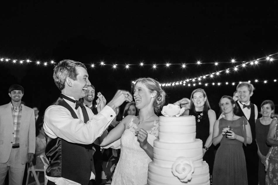 Bride and groom cut the cake, Oakland Plantation, Mt Pleasant, South Carolina Kate Timbers Photography. http://katetimbers.com #katetimbersphotography // Charleston Photography // Inspiration
